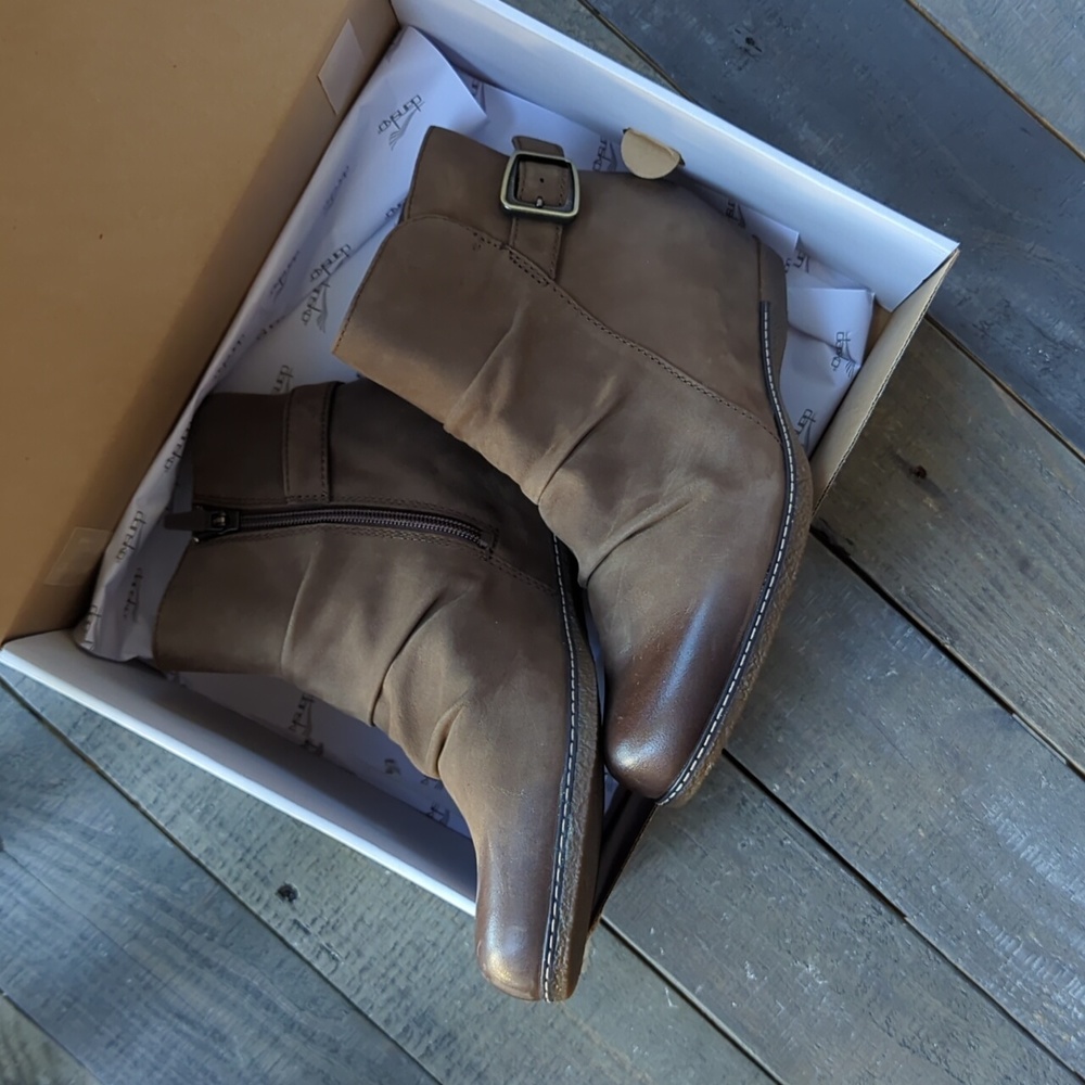 Dansko booties, Lia Burnished Nubuck, mushroom, sz 41, 9.5